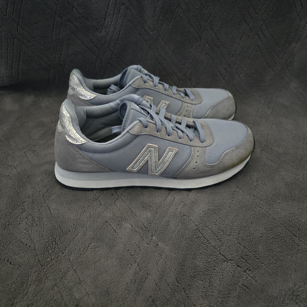 New Balance 311 Retro Sneakers Womens Sz 11B Casual Shoes Gray.